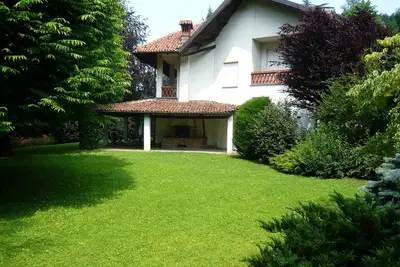 Image de La Villa Bianca: magnifique villa à flanc de colline avec jardin