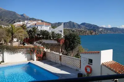 Image de Superbe moderne Seafront Apartment Avec Fabulous Vues Mer / Montagne à Nerja.