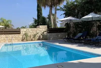 Fabuleuse Villa Avec Piscine PRIVÉE Dans Un Grand Endroit!