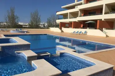 Image de Meia Praia Poolside Apartment. Licence de touriste 39739 \/ Al