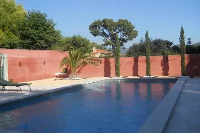 Image de Maison avec jardin, climatisation, terrasse privative et piscine privée