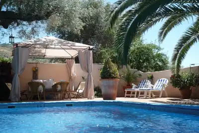 Image de Belle villa avec clos et des Gated piscine, de magnifiques jardins et WiFi