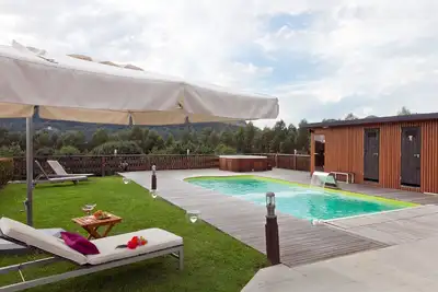 Image de Maison avec piscine à 8 minutes de la plage, wifi gratuit