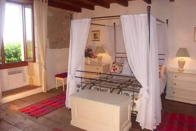 Image de Grande Valeur 300yr ancienne ferme de superbes vues, piscine, Wifi, la télévision britannique, près Longeveau