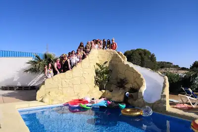 Image de GLISSIÈRE De Piscine, Robinet De Biere, Aircon, Wifi