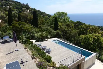 \"L'Arbousier\" avec superbe vue sur les Îles d'Or, 12 pers. , piscine chauffée.