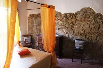 Image de Ancienne ferme de romarin près de San Gimignano avec piscine