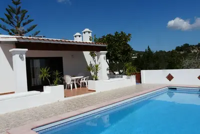 Image de Une villa simple mais bien aménagée, vue sur la mer et la climatisation. Wifi