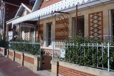 Image de Villa typique idéalement située pour des vacances sans voiture