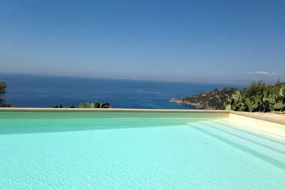 Image de A recently mordernised villa with panoramic stunning sea views.