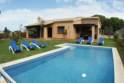 Image de Maison de 3 chambres avec piscine à 1500 m de la plage