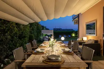 Image de Villa de luxe Gioia avec piscine et bain à remous