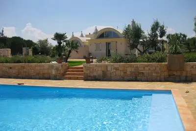 Image de Stylish luxury, beautiful large pool, great location