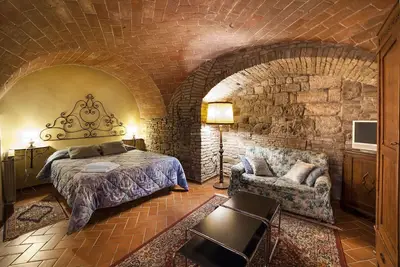 Image de appartement san gimignano dans le centre historique, cour et wifi gratuit rapide