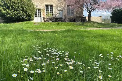 Gîte familial dans le parc d'un monument historique - Bourgogne Chablis -11 pers