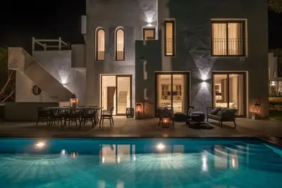 Image de Al Mar. Modern Andalus, beach access and views
