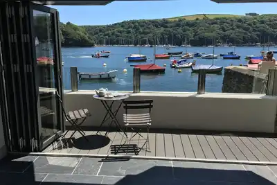 Récemment rénové, superbe propriété au bord de l'eau avec amarre, Fowey.