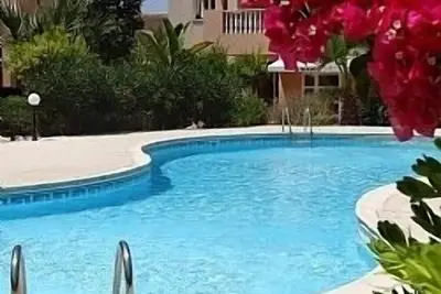 Image de Appartement de luxe, Uk Tv, Wifi gratuit près de la plage et des restaurants, vue sur la piscine
