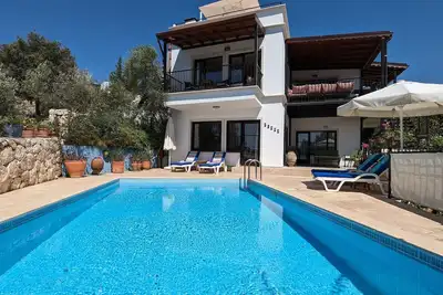 Image de 3 chambres \/ 3 salles de bain Villa individuelle, piscine privée, vue fantastique, à 5 min à pied de la ville