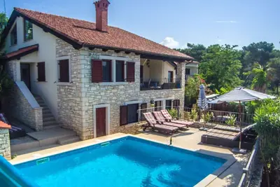 Image de Offre D'ÉTÉ TRÈS SPÉCIALE Fin De Mer Front de mer, pierre, A \/ C Villa, piscine, près de l'aéroport