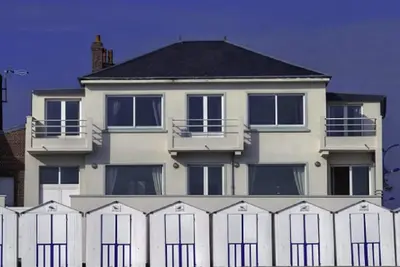 Image de Splendide villa 4* sur le sable, pieds dans l'eau, vue imprenable sur la baie
