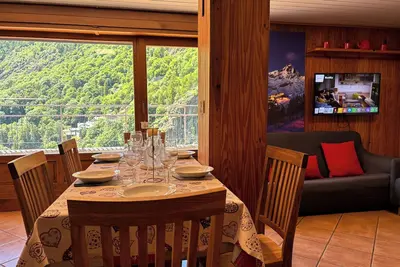 Penthouse avec vue sur charme, calme, spacieux salon, trois chambres à coucher