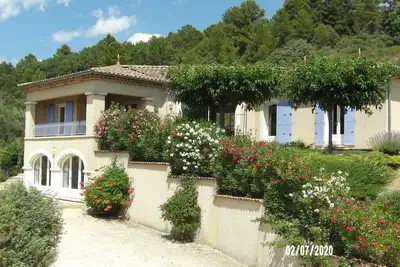 Image de Grande villa provençale avec vue panoramique trés proche de Vallon Pont d' Arc