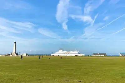 Image de Vue sur la mer depuis le canapé
