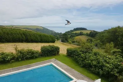 Image de Country House par la mer avec piscine extérieure chauffée à 32 hectares et vue imprenable sur mer