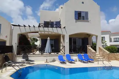Image de Villa de luxe avec piscine privée et vue imprenable sur la Méditerranée