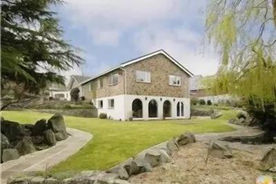 Image de Appartement autonome 5 étoiles avec golf à proximité. WiFi gratuit, Full Sky Tv,