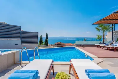 Image de Nouveau! Villa de luxe Bane, piscine privée chauffée et jacuzzi, à 120m de la plage de sable