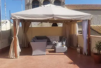 Image de Penthouse Imaginarium, 2 chambres, 2 salles de bain, très grande terrasse avec barbecue à gaz.