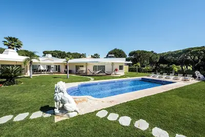 Image de Luxueuse villa de 6 chambres face au Golf Millenium