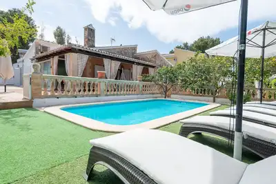 Villa familiale avec piscine privée, à 500 m de la plage