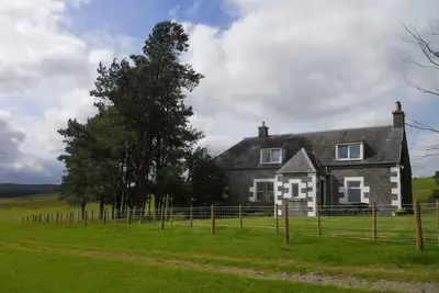 Image de Cottage de berger traditionnel à distance, une retraite rurale sur une ferme d'élevage