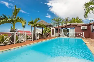Image de Proche Plage : Piscine Privée ; Terrasse ; Vue panoramique ; Climatisation