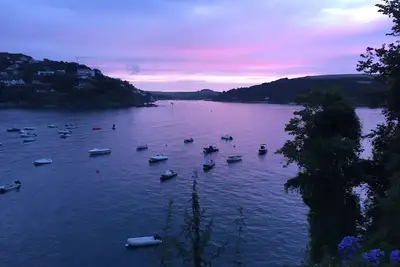Image de 2 chambres avec parking, Ă 3 min Ă pied de la plage de South Sands, Salcombe