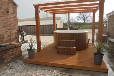 Image de Cottage de 3 chambres à la ferme avec bain à remous et piscine dans un village calme du North Yorkshire