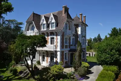 Image de Villa de caractère 8 à 16p, 15 mn de Paris-350 m2