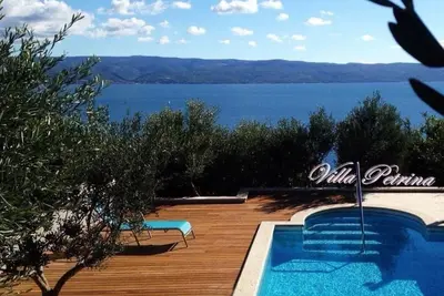 Villa directement en bord de mer (170 m), vue panoramique, piscine chauffée avec hydromassage, salle de gym