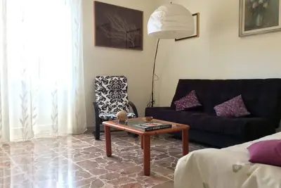 Image de Appartement bien fini, 3 chambres, 6 chambres, 1 salle de bain, 90 m², à 3 km du centre