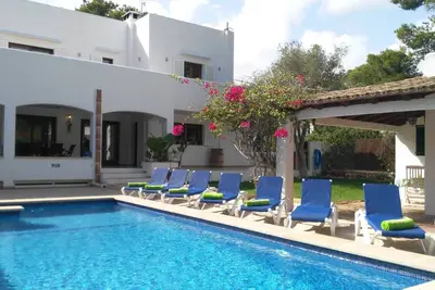 Image de Villa Ca n'Estel. Offre 07\/09 - 05\/10 Une minute à pied de la plage, du centre, du port