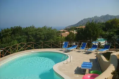 Image de Belle villa moderne de 2 chambres, piscine privée, vue sur la mer, petit jardin, près de la plage