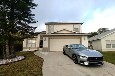 Image de Villa Sur Quiet Residential Estate Surplombant le lac