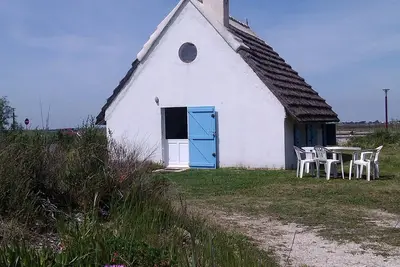 Image de Maison de gardian, au bord de l'eau, et dans le village des Saintes Maries