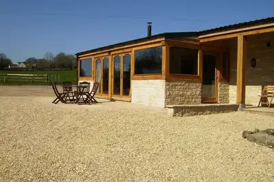 Image de conversion de grange spacieuse et lumineuse sur ferme dans les Cotswolds