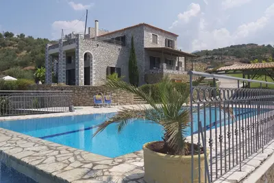 Image de Private infinity pool & hot tub. Breathtaking sea & mountain views.