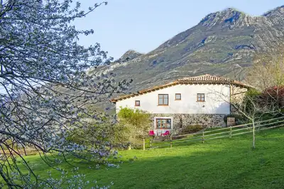 Image de Llanes, Ferme, pleine nature.