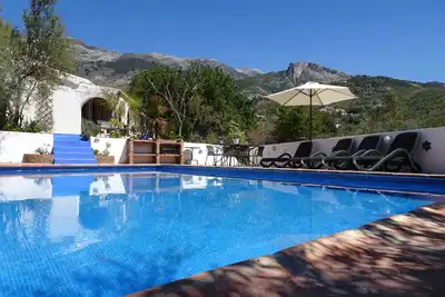 Image de vue sur la montagne étonnante: villa rurale privée en Andalousie avec sa propre piscine. 6 personnes